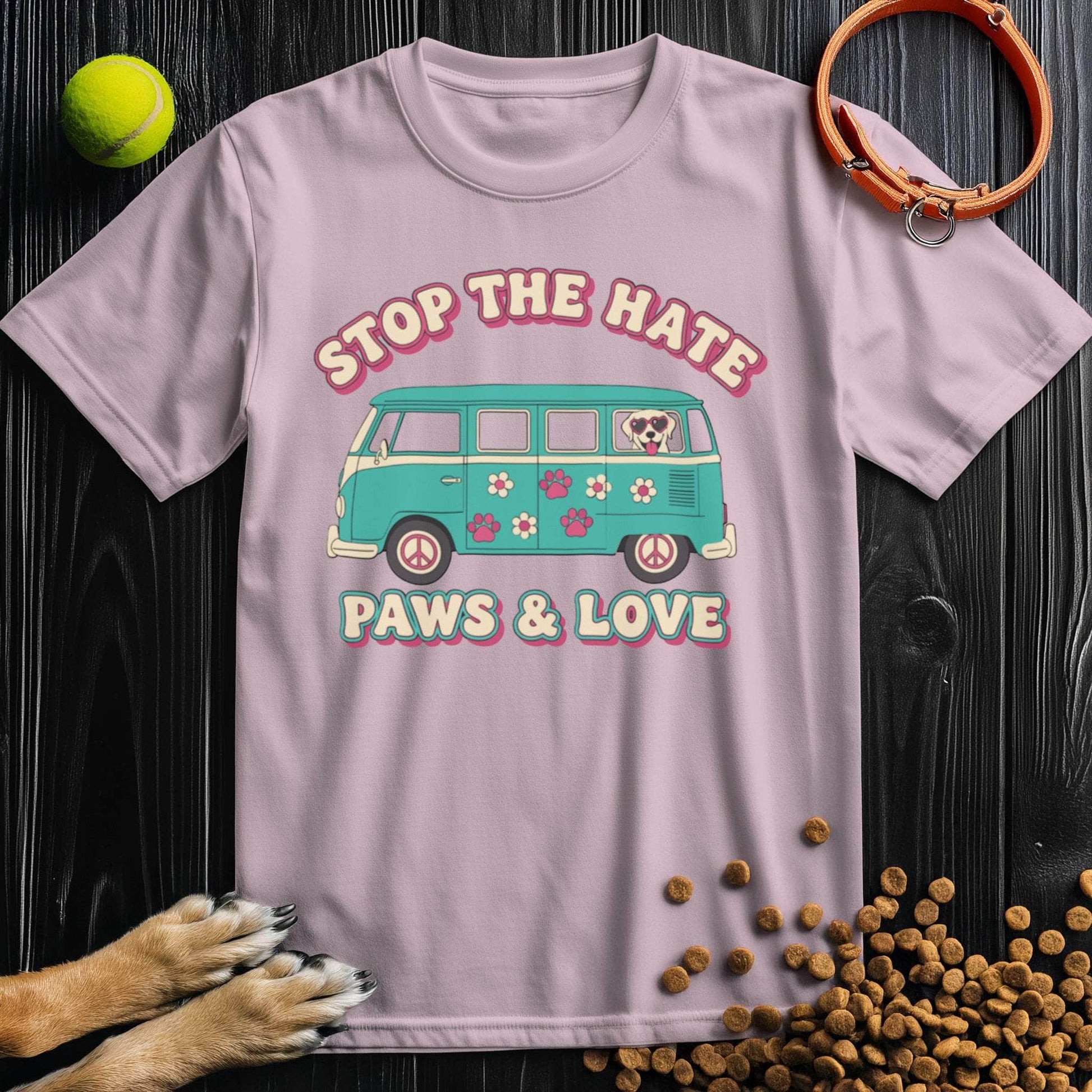 Light pink Paws & Love T-Shirt with fun dog and van graphic. Cotton unisex shirt, ideal for pet lovers and everyday comfort.